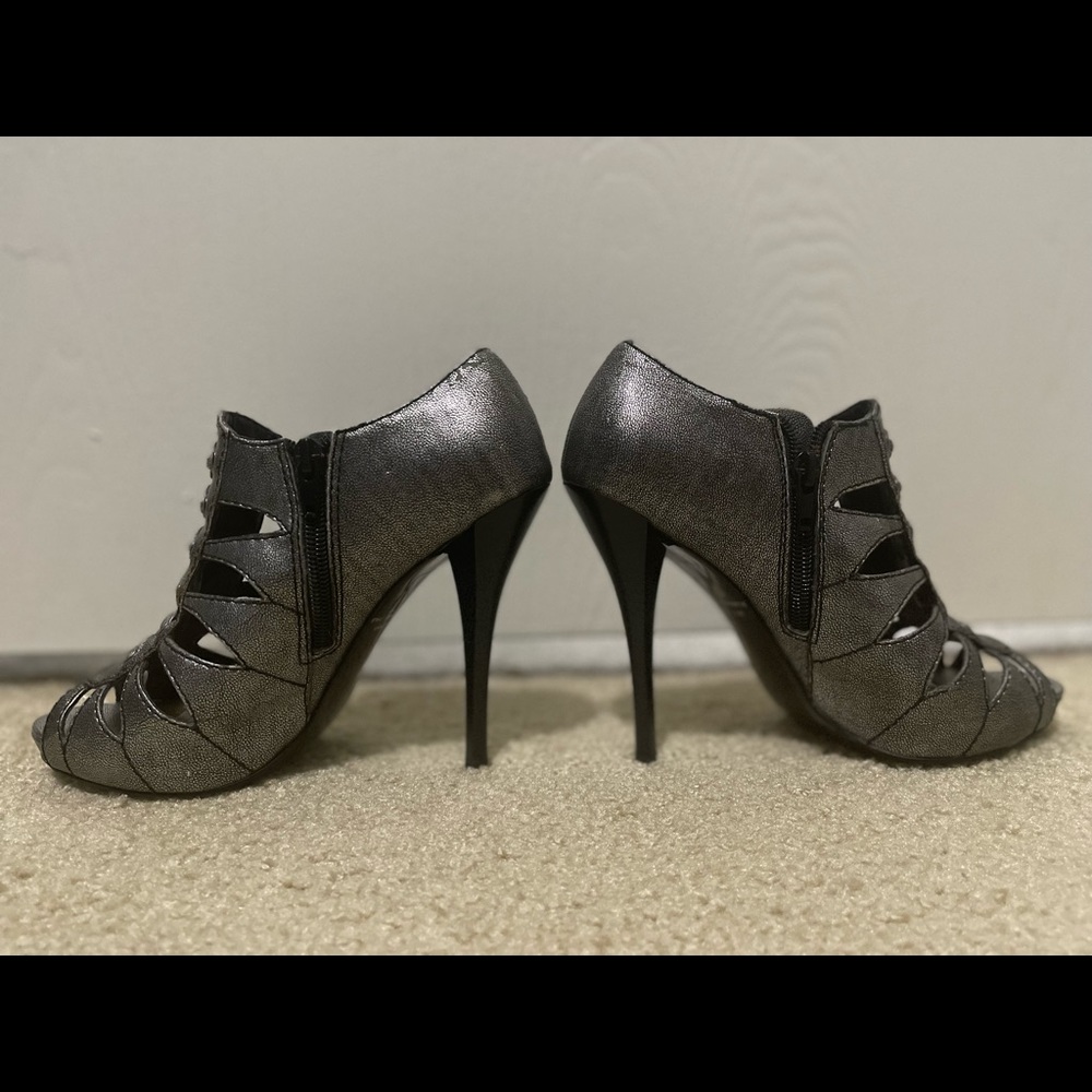 High Heels - Picture 4 of 13
